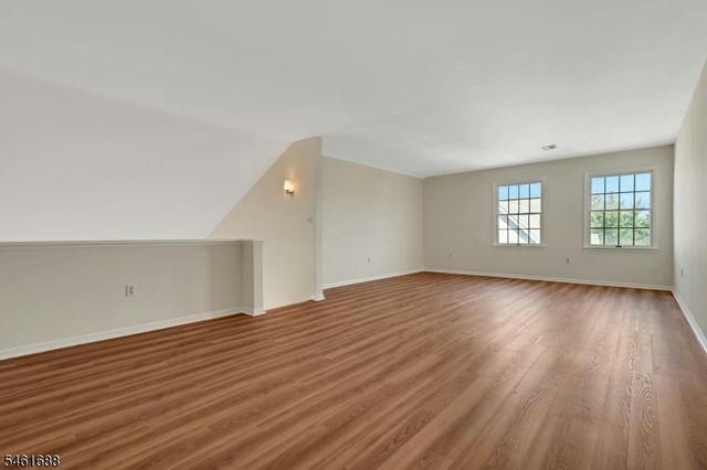 105 Quartz Ln, Paterson City, NJ 07501