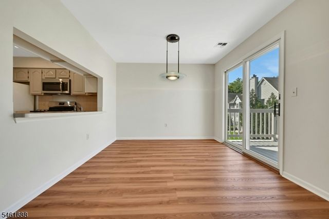 105 Quartz Ln, Paterson City, NJ 07501
