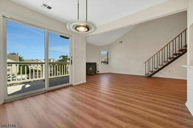 105 Quartz Ln, Paterson City, NJ 07501