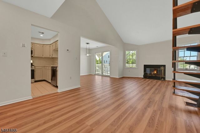 105 Quartz Ln, Paterson City, NJ 07501