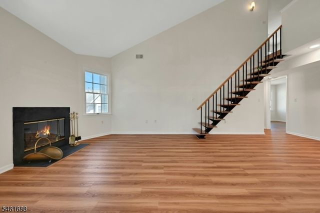 105 Quartz Ln, Paterson City, NJ 07501