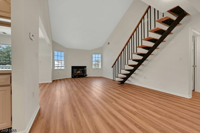 105 Quartz Ln, Paterson City, NJ 07501
