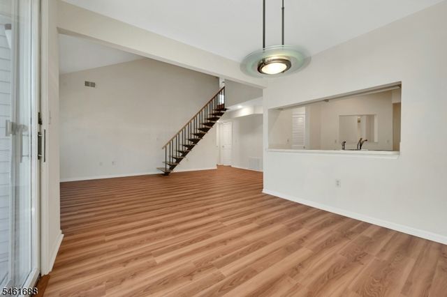 105 Quartz Ln, Paterson City, NJ 07501