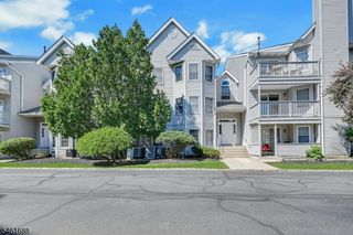 105 Quartz Ln, Paterson City, NJ 07501