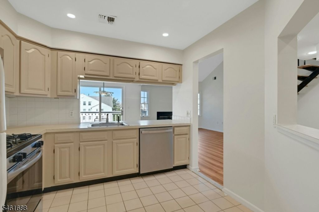 105 Quartz Ln, Paterson City, NJ 07501 — photo 4