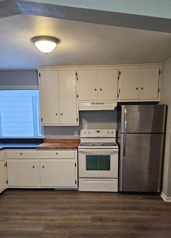 824 S 109th STREET, West Allis, WI 53214