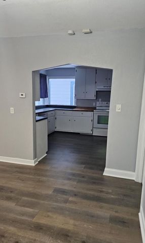 824 S 109th STREET, West Allis, WI 53214