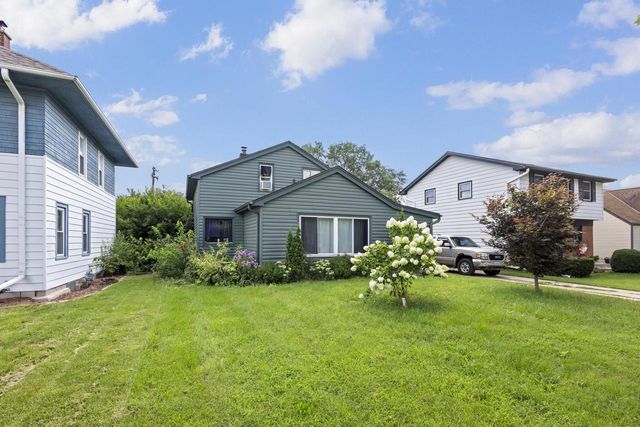 824 S 109th STREET, West Allis, WI 53214