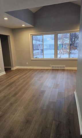 824 S 109th STREET, West Allis, WI 53214