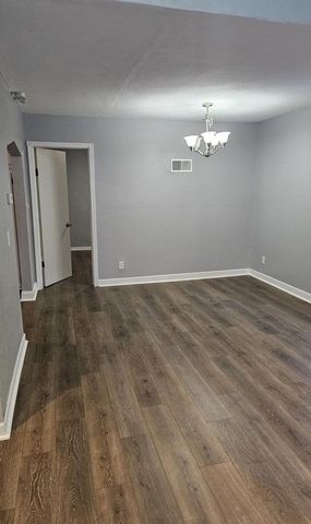 824 S 109th STREET, West Allis, WI 53214