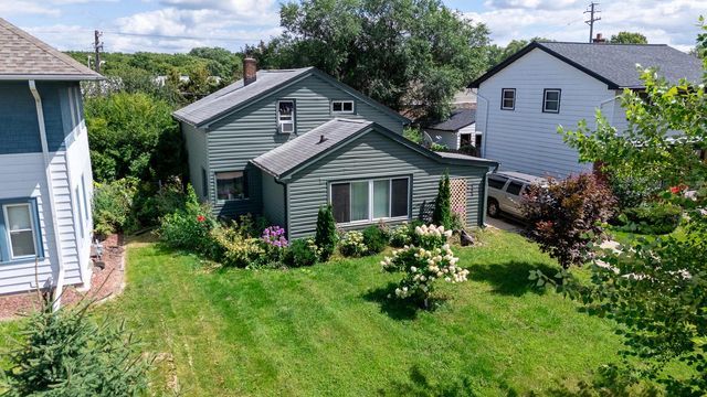 824 S 109th STREET, West Allis, WI 53214