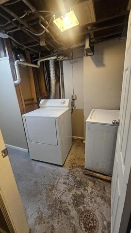 824 S 109th STREET, West Allis, WI 53214