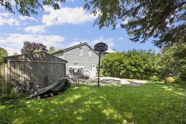 824 S 109th STREET, West Allis, WI 53214