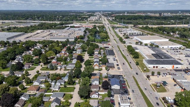 824 S 109th STREET, West Allis, WI 53214