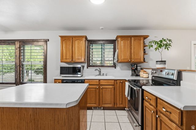 9477 S KIRKSIDE DR, South Jordan, UT 84009
