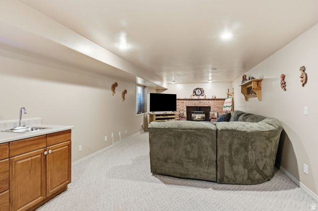 9477 S KIRKSIDE DR, South Jordan, UT 84009