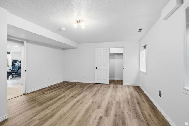 9477 S KIRKSIDE DR, South Jordan, UT 84009