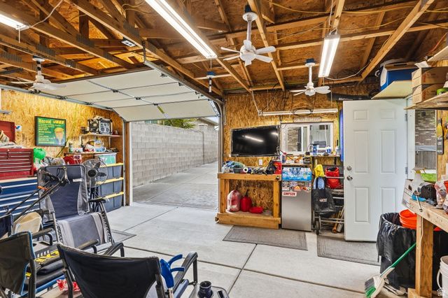 9477 S KIRKSIDE DR, South Jordan, UT 84009