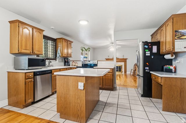 9477 S KIRKSIDE DR, South Jordan, UT 84009