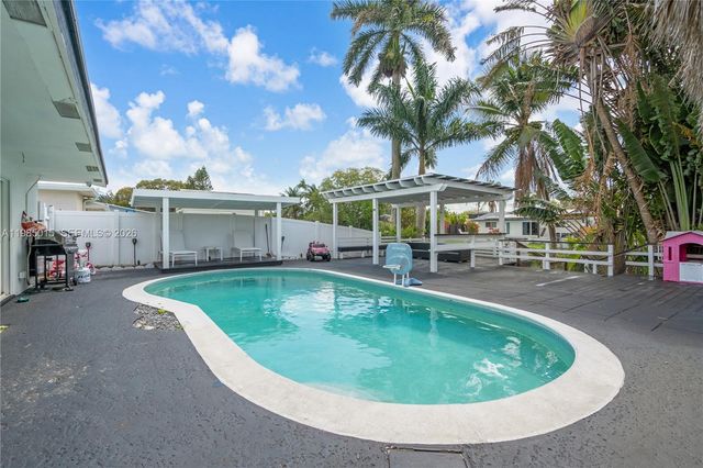 5730 SW 55th Street, Davie, FL 33314