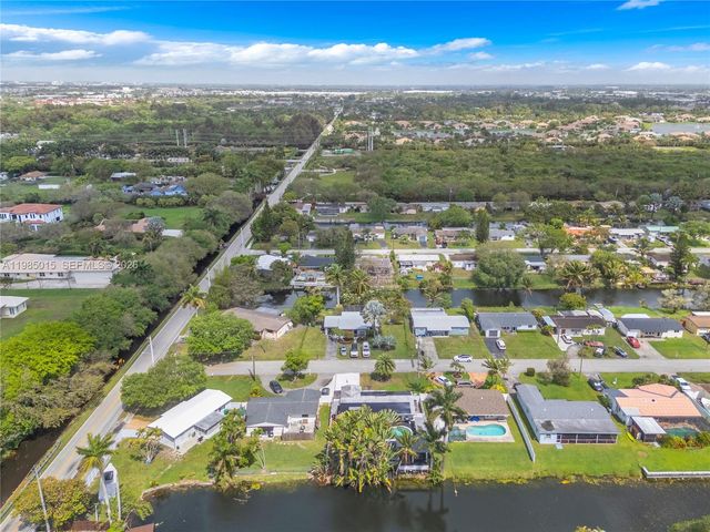 5730 SW 55th Street, Davie, FL 33314