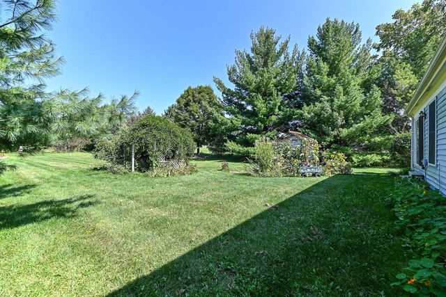 W5074 Hawk ROAD, Elkhorn, WI 53121