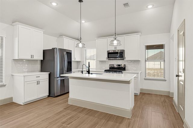 4723 Crest Hill Dr, Manvel, TX 77578