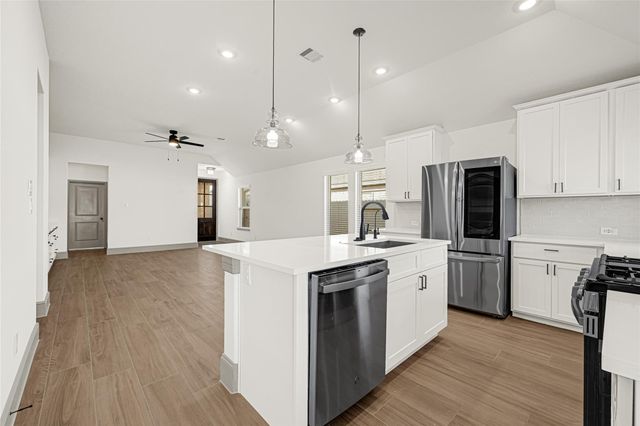 4723 Crest Hill Dr, Manvel, TX 77578