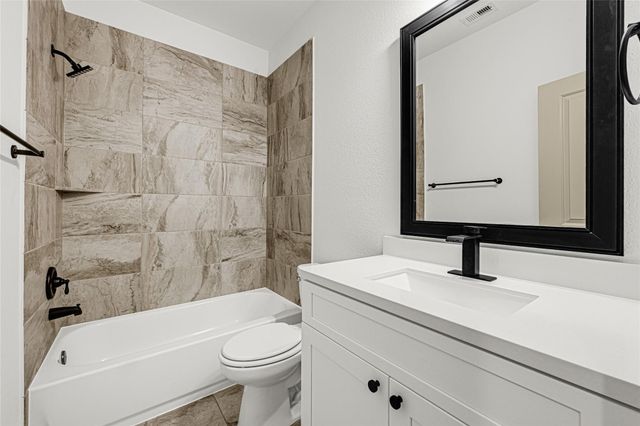 4723 Crest Hill Dr, Manvel, TX 77578