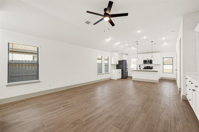 4723 Crest Hill Dr, Manvel, TX 77578