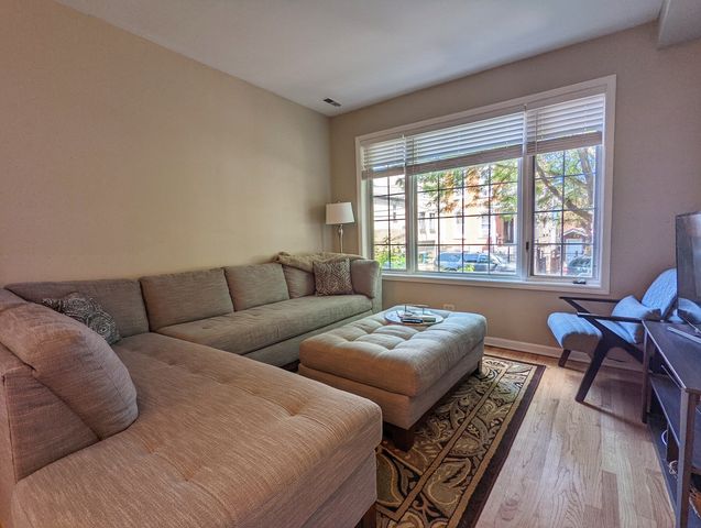 1547 W Walton Street 1, Chicago, IL 60622