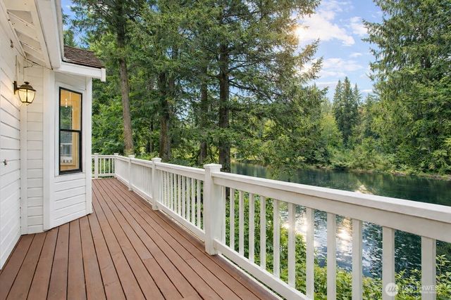 19524 230TH Avenue NE, Woodinville, WA 98077