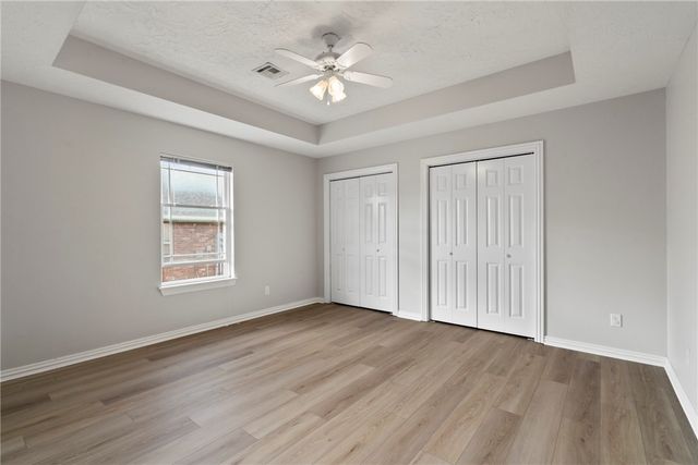 211 Ravenwood Boulevard, Siloam Springs, AR 72761