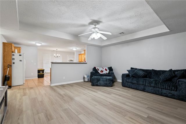 211 Ravenwood Boulevard, Siloam Springs, AR 72761