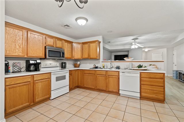 211 Ravenwood Boulevard, Siloam Springs, AR 72761