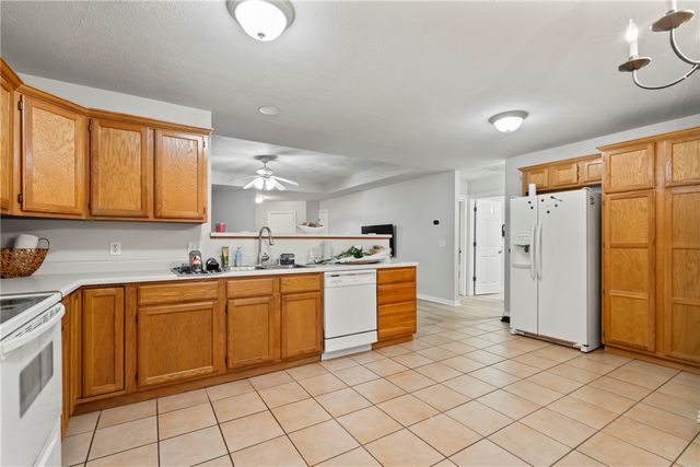 211 Ravenwood Boulevard, Siloam Springs, AR 72761