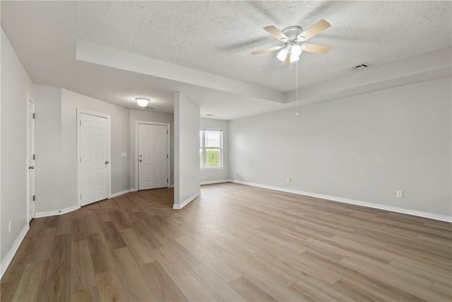 211 Ravenwood Boulevard, Siloam Springs, AR 72761