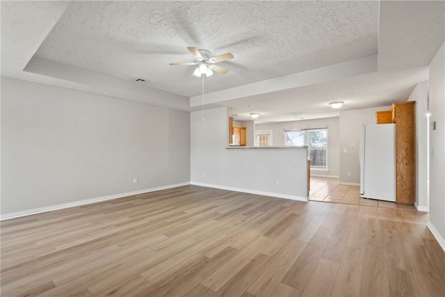 211 Ravenwood Boulevard, Siloam Springs, AR 72761