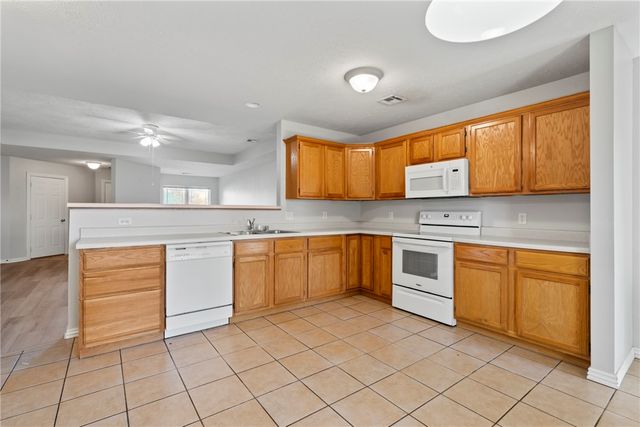 211 Ravenwood Boulevard, Siloam Springs, AR 72761