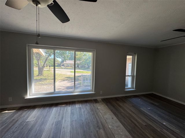 125 Redwood Drive, Highland Village, TX 75077