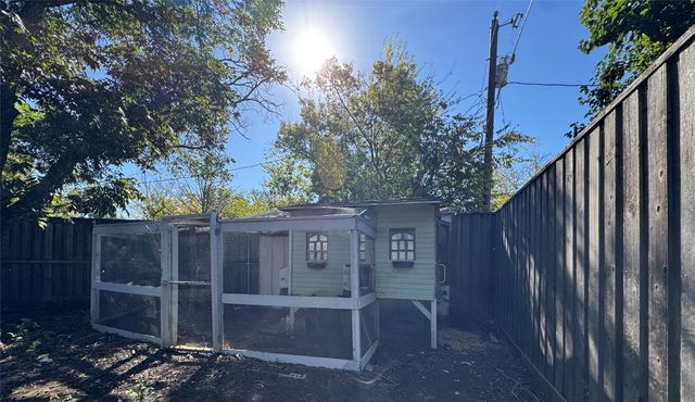 125 Redwood Drive, Highland Village, TX 75077