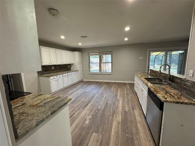 125 Redwood Drive, Highland Village, TX 75077