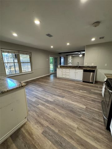 125 Redwood Drive, Highland Village, TX 75077