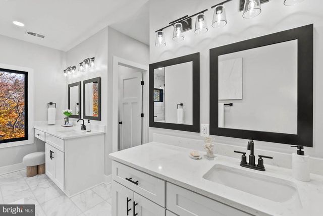 2115 NATAHOA CT, Falls Church, VA 22043