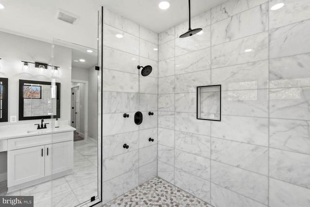 2115 NATAHOA CT, Falls Church, VA 22043