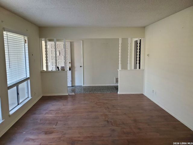 303 Cordoba Dr, Universal City, TX 78148