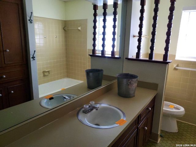 303 Cordoba Dr, Universal City, TX 78148