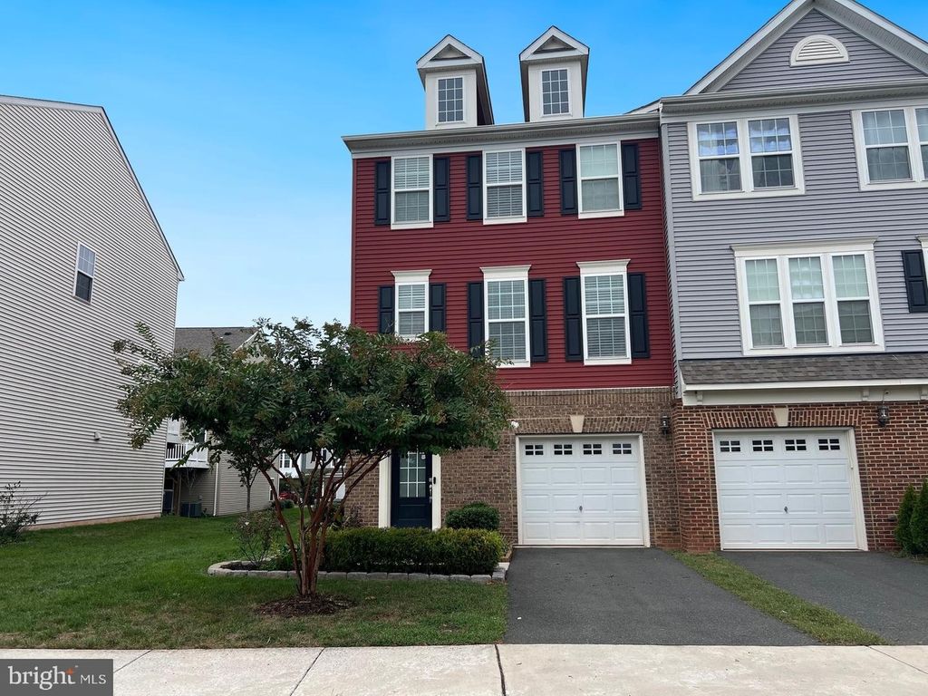 8540 FORTROSE DR, Manassas, VA 20109