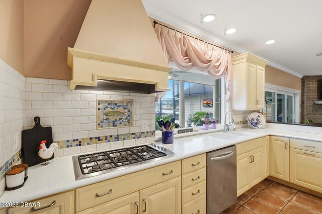 10 Magnolia Ln S, Ormond Beach, FL 32174