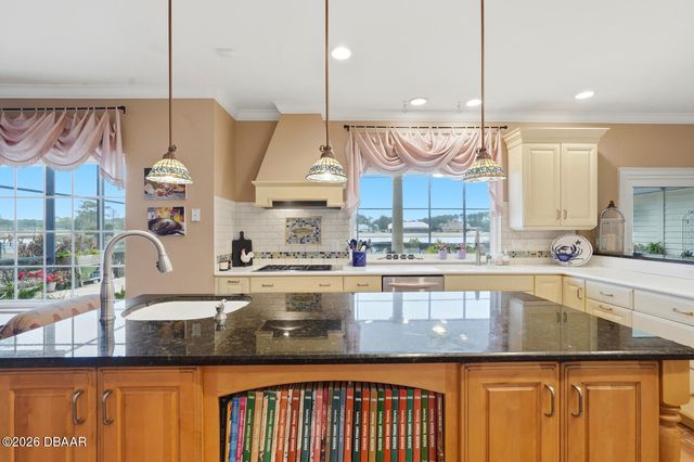 10 Magnolia Ln S, Ormond Beach, FL 32174